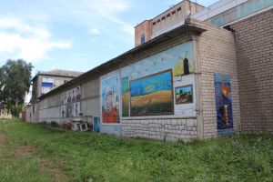 Җырлый торган стена: Эркин Пулатов Зәйне ачык һавадагы галереяга әйләндерүен дәвам итә