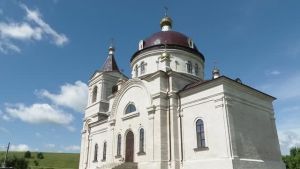 В храме Архангела Михаила в селе Большой Батрас установили иконостас
