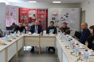 Геройларны кабул итү: район башлыгы ялга кайткан хәрбиләр белән очрашты