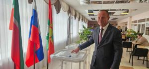 Руководитель исполкома Заинского района отдал свой голос на выборах
