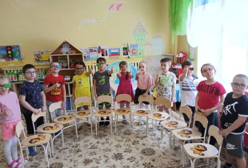 Заинские благотворители подарили новые стулья детскому саду «Дружная семейка»