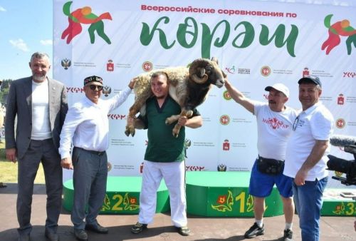 Радик Салахов стал батыром Всероссийского сельского Сабантуя