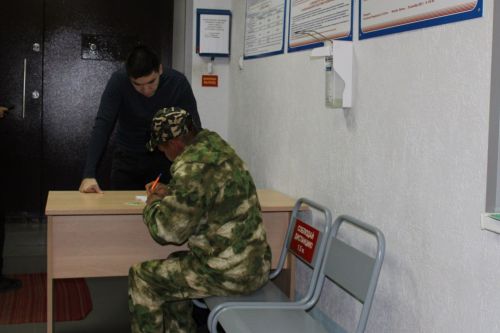 Службу по контракту выбрали еще двое жителей Заинска