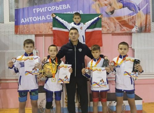 Юные заинцы стали победителями и призерами открытого турнира по вольной борьбе
