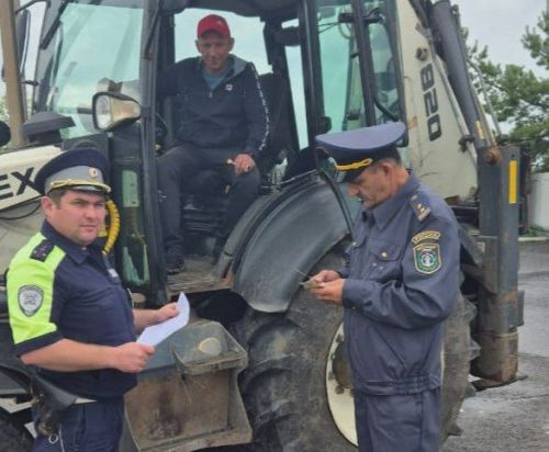 Госавтоинспекция и Гостехнадзор проверили водителей тракторов в Заинском районе
