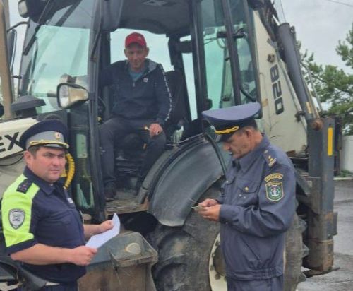Госавтоинспекция и Гостехнадзор проверили водителей тракторов в Заинском районе