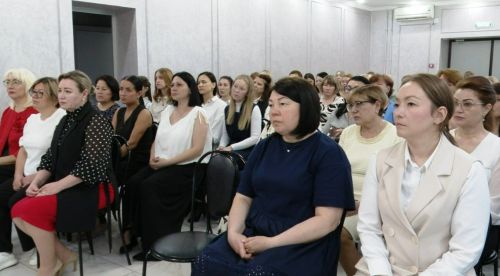 Праздник людей, которые первыми принимают на себя волны людских проблем