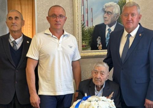 Легендарному фронтовику Заинска Леониду Мачтакову исполнилось 102 года