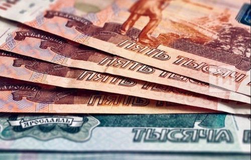 Федеральным бюджетникам с октября повысят оклады на 7,6%