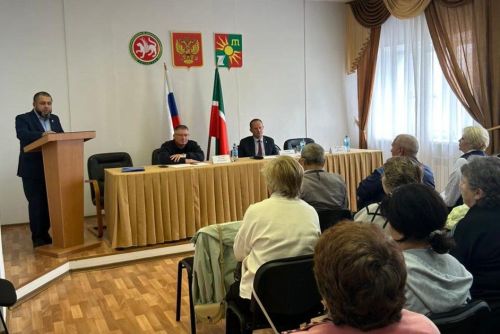 В Заинске продолжаются встречи руководства района с трудовыми коллективами и населением города и района