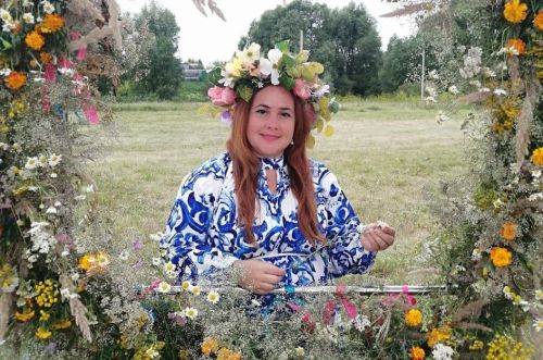 В саду жительницы Заинска Людмилы Мингалеевой растут сотни видов цветов