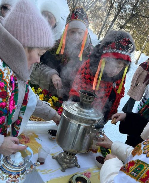 В Заинске пенсионеры встретили весну хороводами и блинами
