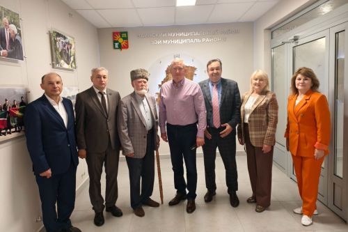В Заинске прошла встреча с писателями Рабитом Батуллой и Лябибом Лероном