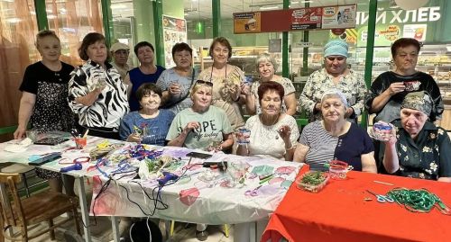 Заинские пенсионеры создали сувениры из смолы и подарили вторую жизнь пластику