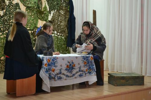 Зәйнең 1нче мәктәбе укучылары Ленинград блокадасындагы тарихи фактларны сәхнәләштереп күрсәттеләр