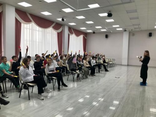 Зәйдә укучылар белән ничек җинаять корбаны булмаска дигән темага сөйләштеләр