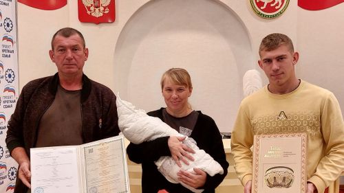 В заинской семье родился шестой ребенок