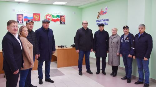 Глава Заинского района посетил филиал фонда Защитников Отечества