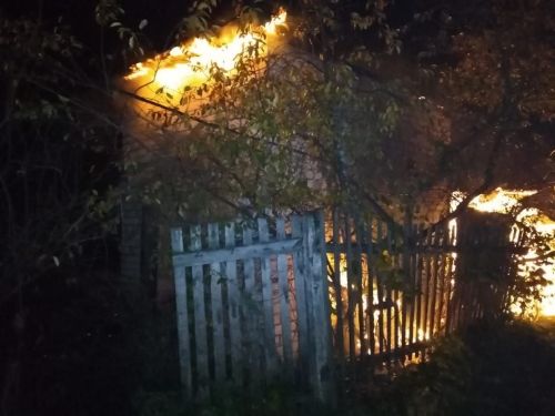 В выходные пожарные дважды выезжали по сигналу тревоги
