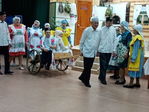 Сармашбашта яшь кияү белән кәләшне “мунча керттеләр”