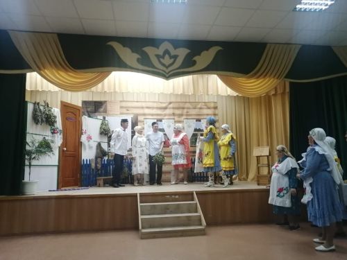 Сармашбашта яшь кияү белән кәләшне “мунча керттеләр”