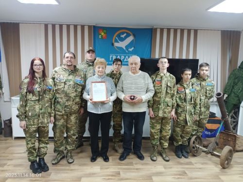 Заинские поисковики передали орден родственникам участника Великой Отечественной войны