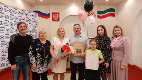 Супружеская пара из Заинска сыграла серебряную свадьбу
