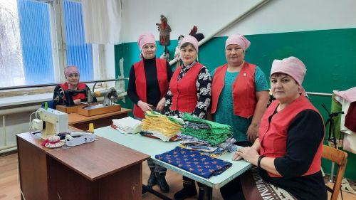 Жители Заинского района шьют нижнее белье для раненных солдат