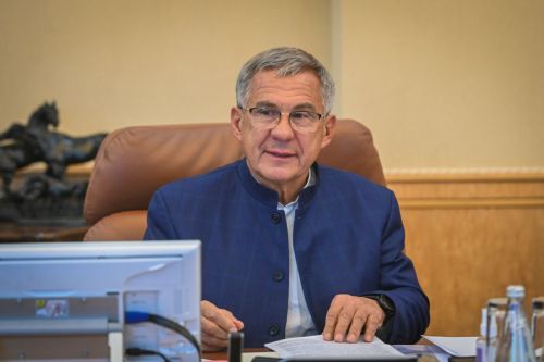 Раис Татарстана поздравил жителей республики с Днем государственного флага РТ