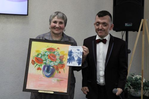 Заинцы поддержали земляка на открытии выставки картин в Казани