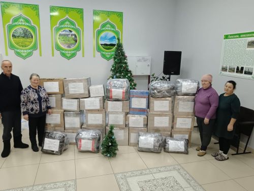 Аксарлылар хәрбиләр өчен кирәк-ярак тутырылган 41 посылка әзерләде