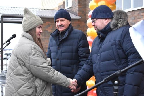 Семья участника СВО получила ключи от квартиры в Алексеевском районе Татарстана
