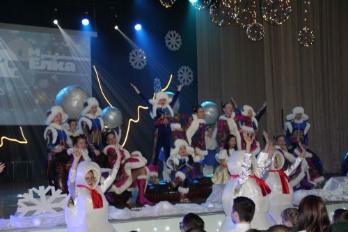 500 заинских школьников побывали на елке главы Заинского района