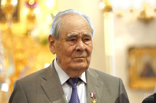 Минтимер Шаймиев поздравил жителей Татарстана с Днем героев Отечества