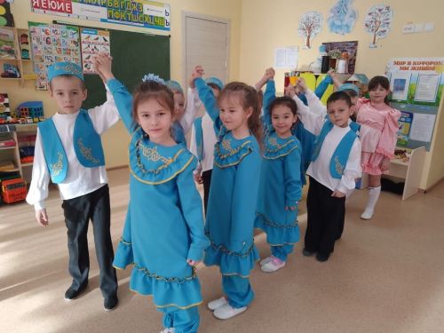 Зәйнең “Алтынчәч” бакчасы милли уеннар аша  йолаларга  карата мәхәббәт тәрбияли