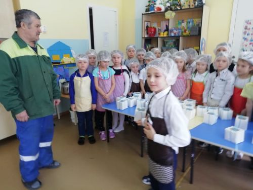 «Кояшкай»да әтиләргә капкейкалар ясадылар