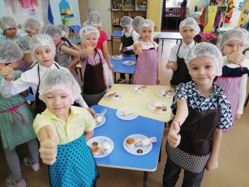 «Кояшкай»да әтиләргә капкейкалар ясадылар