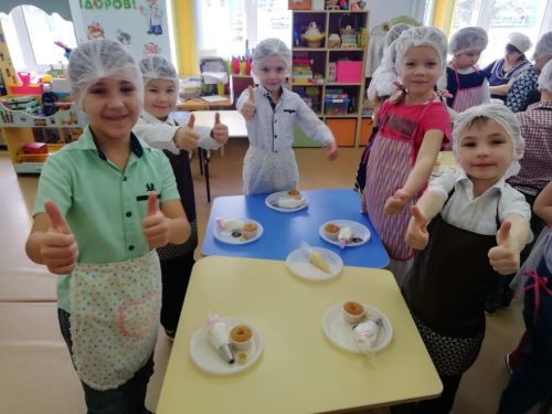 «Кояшкай»да әтиләргә капкейкалар ясадылар