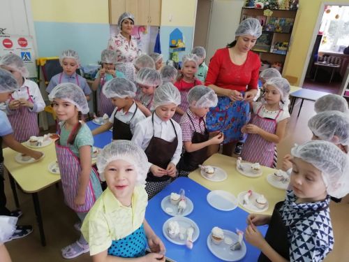 «Кояшкай»да әтиләргә капкейкалар ясадылар