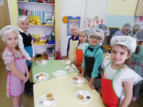 «Кояшкай»да әтиләргә капкейкалар ясадылар