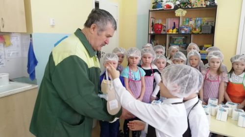 «Кояшкай»да әтиләргә капкейкалар ясадылар