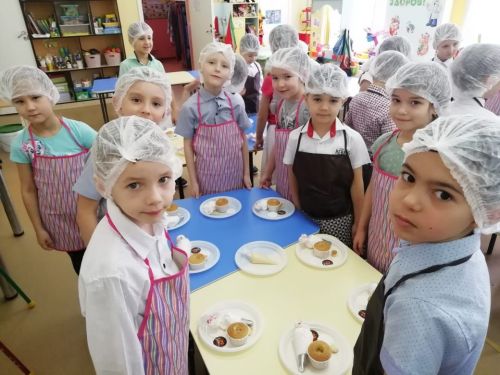 «Кояшкай»да әтиләргә капкейкалар ясадылар
