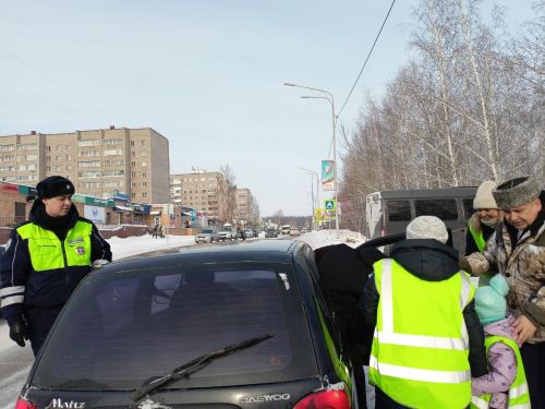 Заинские дошколята поздравили водителей с 23 февраля