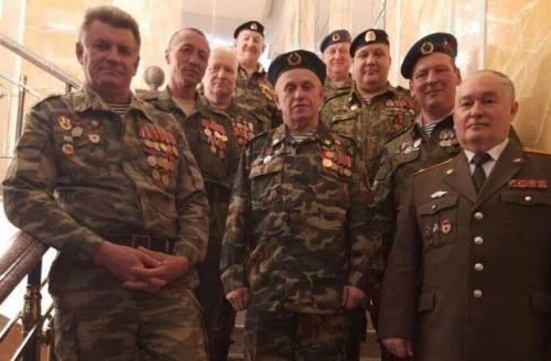 Активисты общественной организации Заинска «Боевое братство» принимают поздравления главы республики