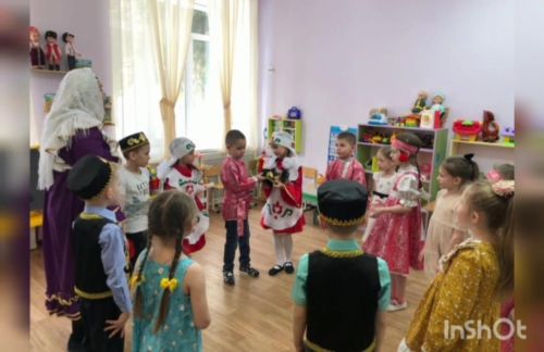 Зәйнең “Салават күпере”  балалар бакчасында туган телләр көнен билгеләп үттеләр