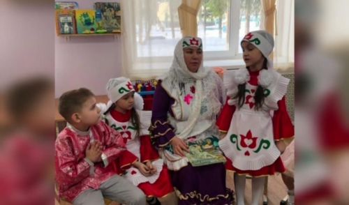 Зәйнең “Салават күпере”  балалар бакчасында туган телләр көнен билгеләп үттеләр