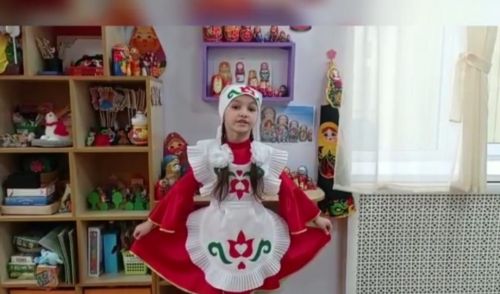 Зәйнең “Салават күпере”  балалар бакчасында туган телләр көнен билгеләп үттеләр