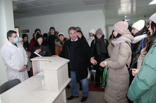 «Ангелы в белых халатах»: Заинская ЦРБ организовала день открытых дверей для школьников