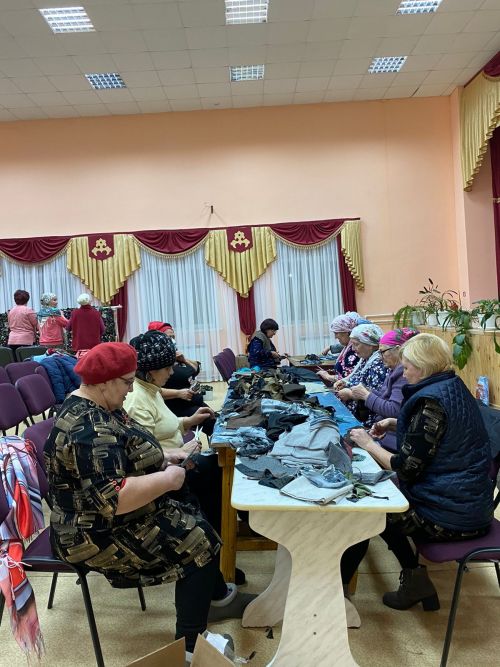 Югары Шепкә халкы  да хәрбиләргә маскировка челтәрләре үрә