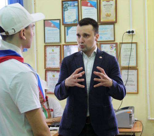 С заинской молодежью встретился помощник Раиса РТ Тимур Сулейманов